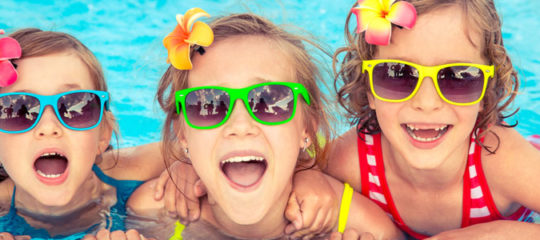 Faire plaisir à ses enfants en installant une mini piscine chez soi